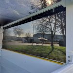 Ford Transit met kiepbak, huif en zwart schuifbaar zeil – detail